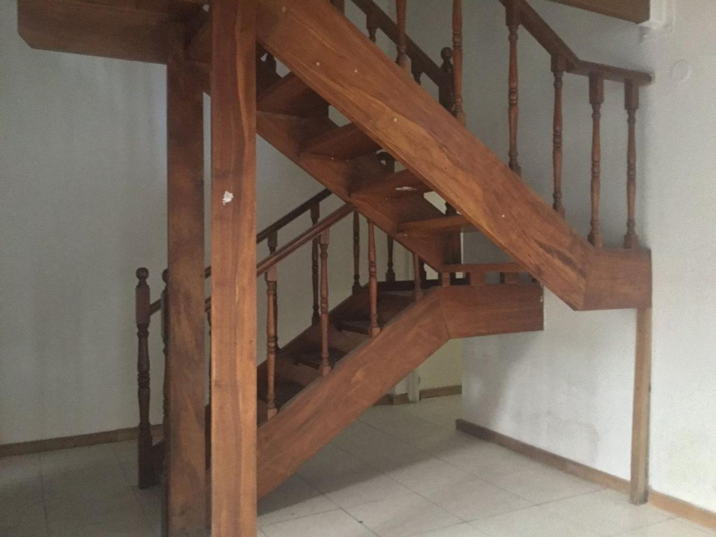 Casa 10 ambientes con 4 baños