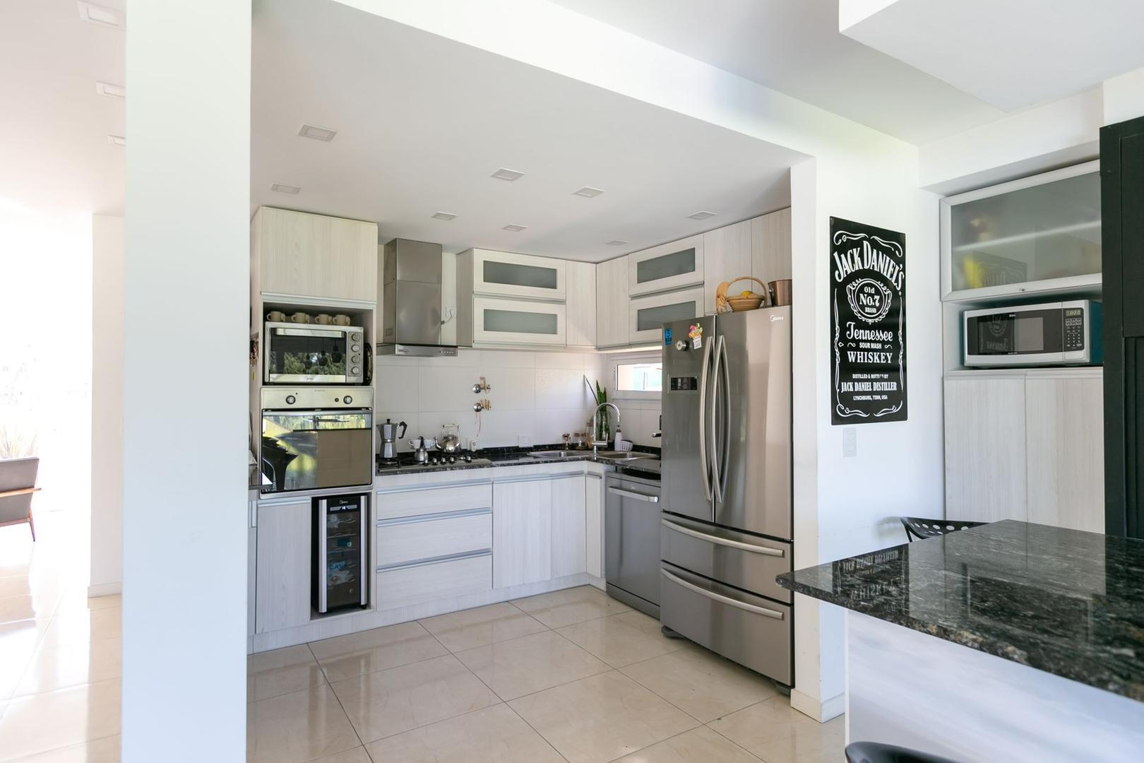 Casa en Venta con 4 cocheras