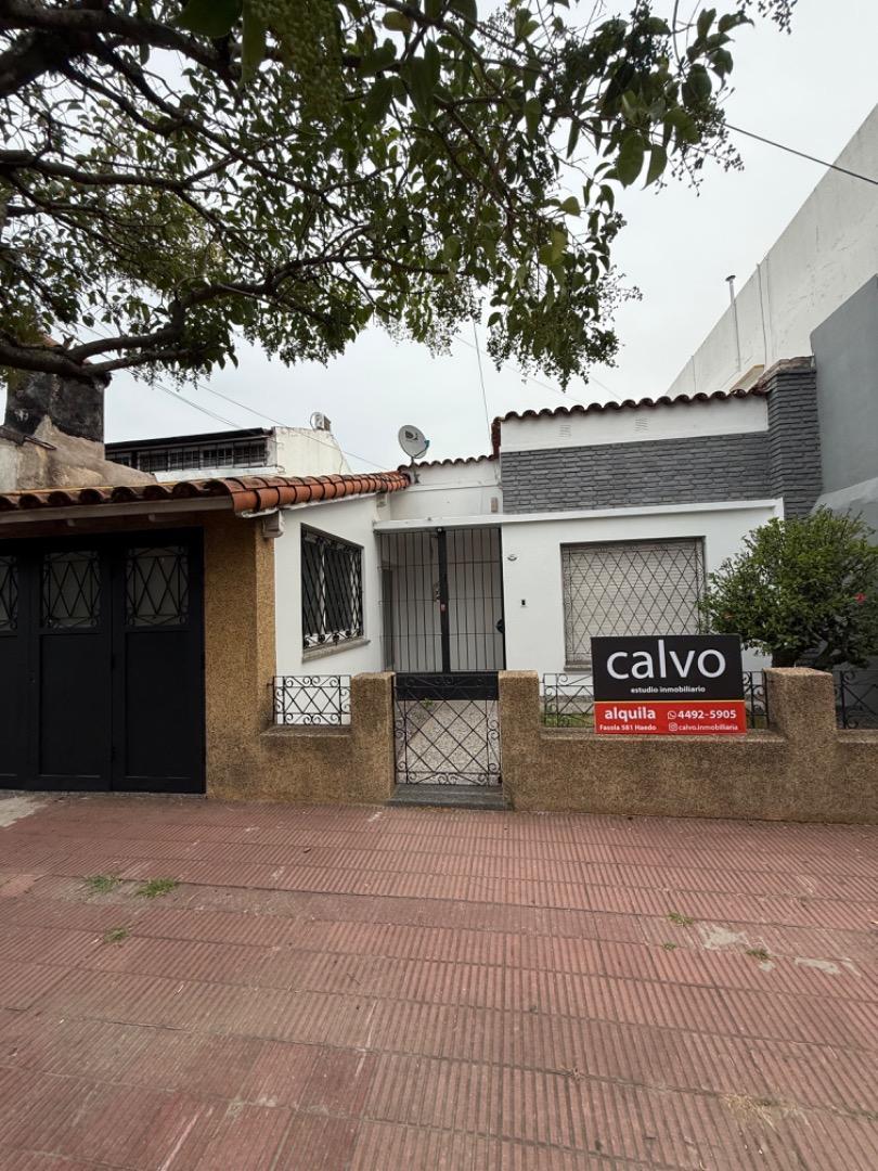 Casa en Alquiler a 5 cuadras de la Estación - Garage y Fondo