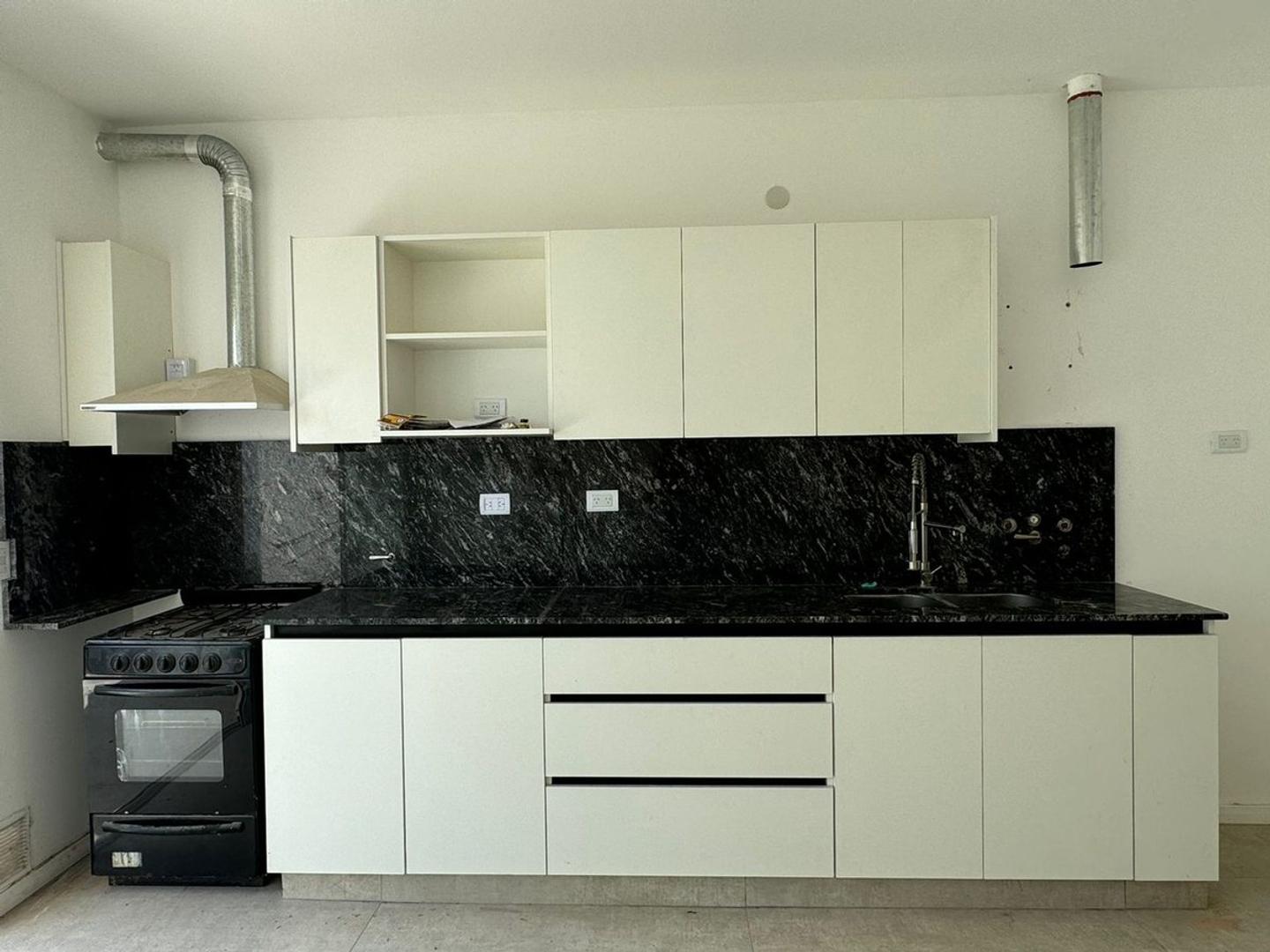 Casa 6 ambientes con 2 baños