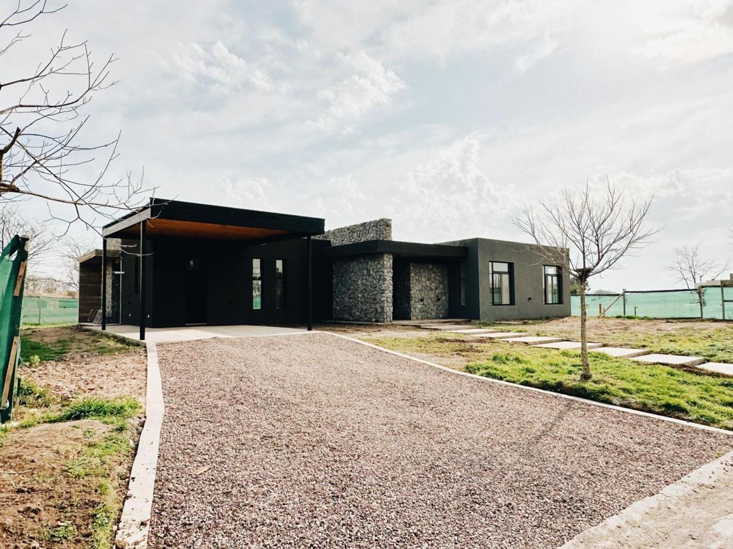 Casa 4 ambientes con 3 baños