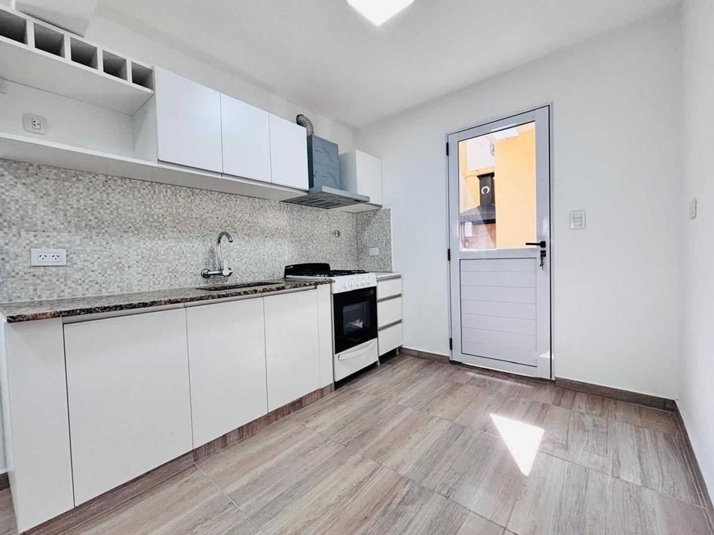 Depto Tipo Casa en Venta en Valentin Alsina, USD 72.000