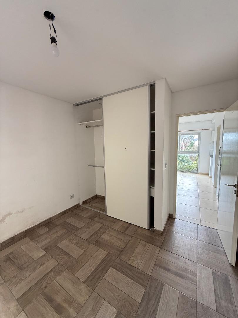 Sarandi 257 , Piso 2