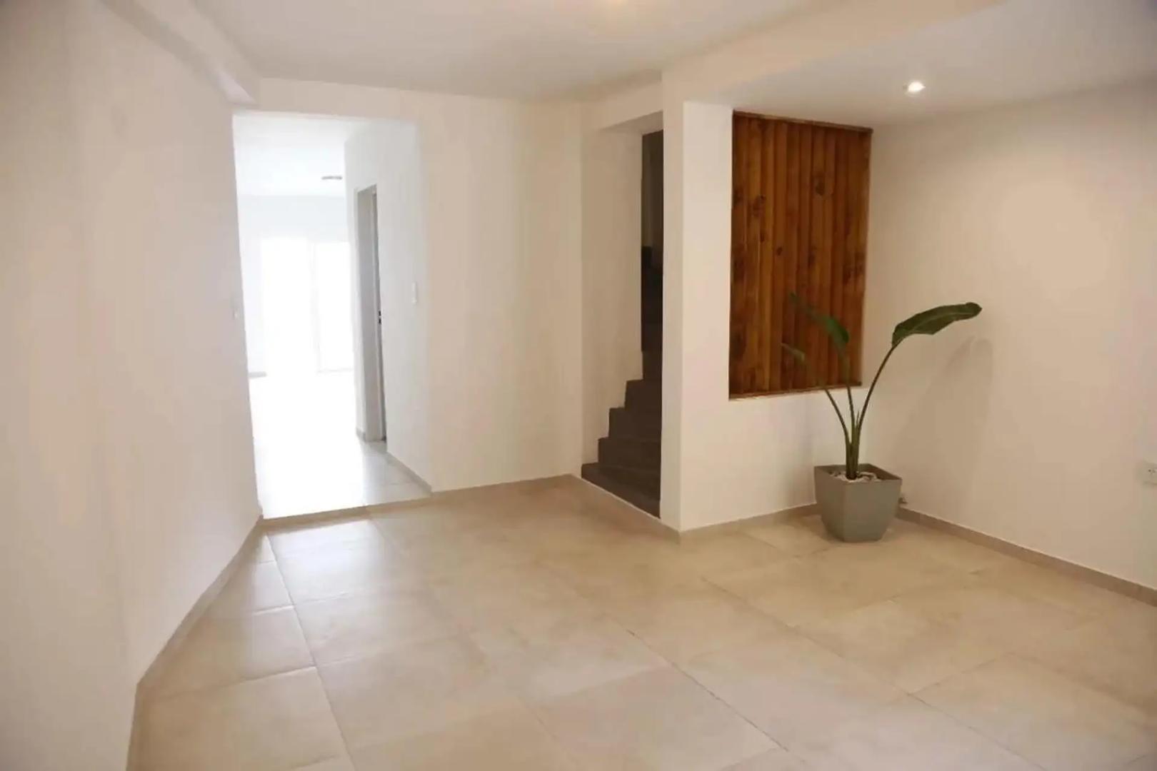 Depto Tipo Casa en Venta en La Plata, USD 115.000