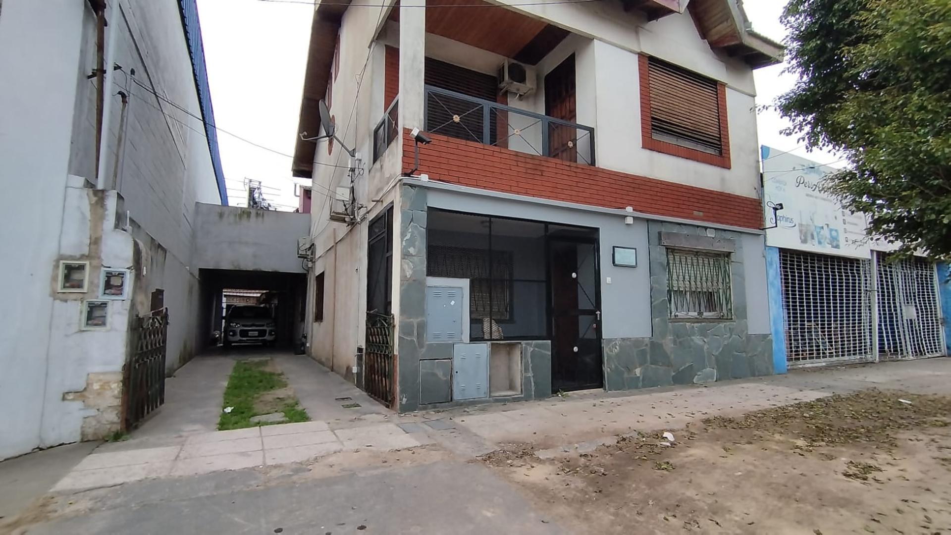 PH 4 AMBIENTES AL FRENTE PLANTA BAJA EN VENTA