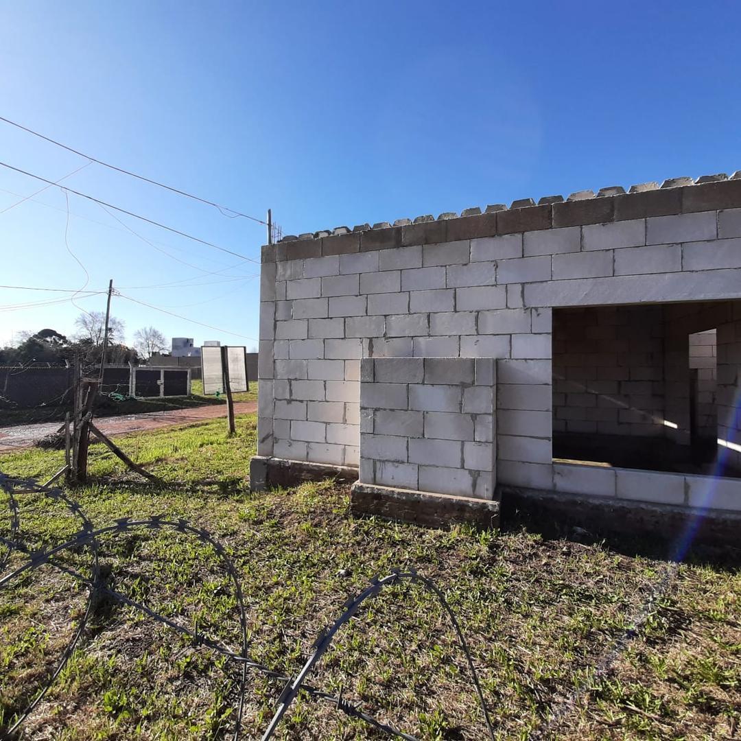 Casa 2 ambientes con 1 baño