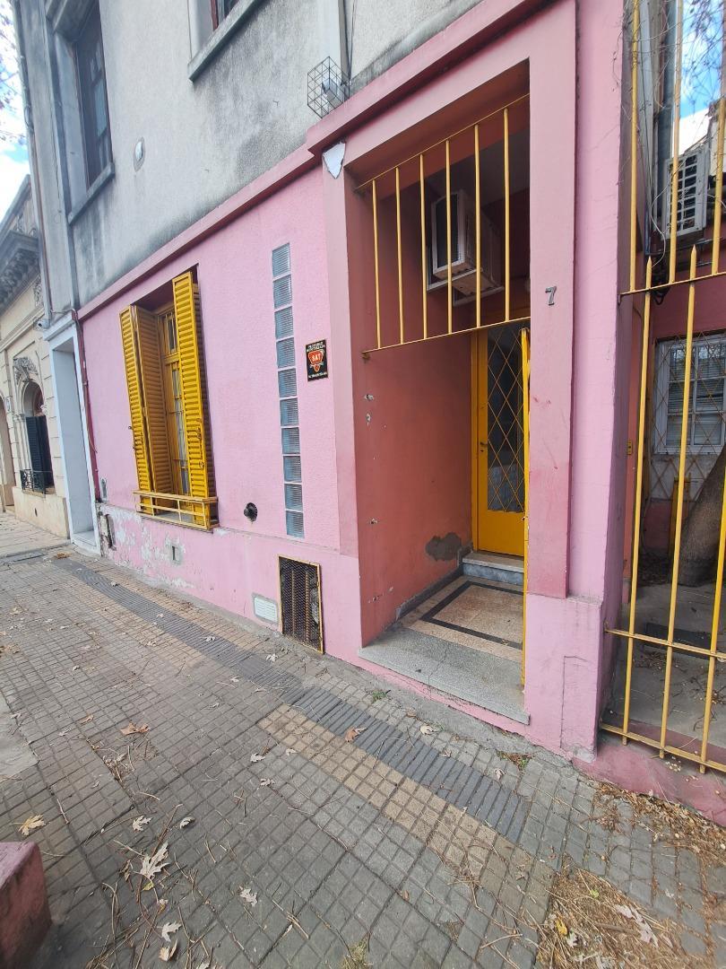 Venta Quilmes Ctro. Depto. 3 amb apto profesional.