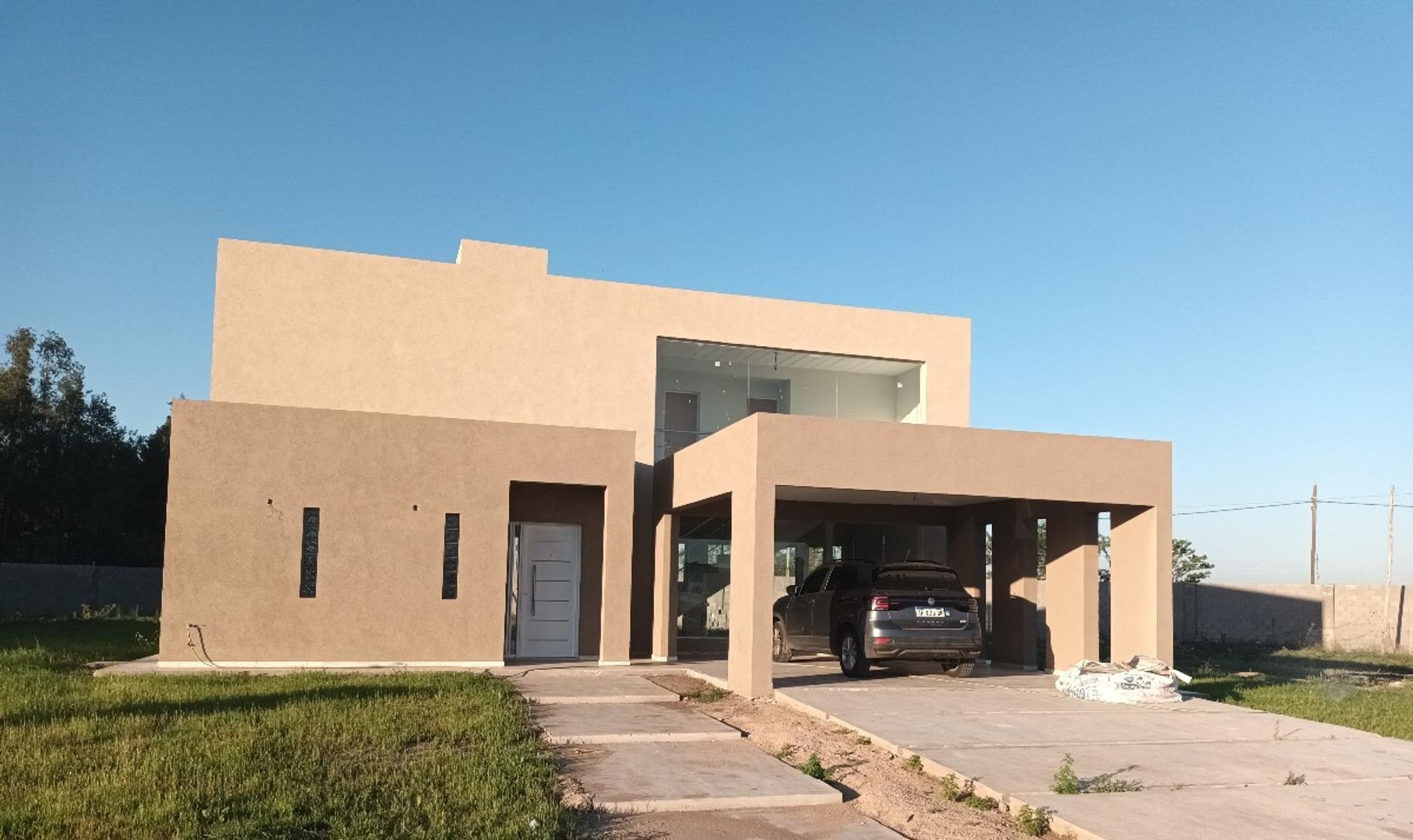 CASA EN VENTA 5 AMB. A ESTRENAR BARRIO LAGOS DE CANNING