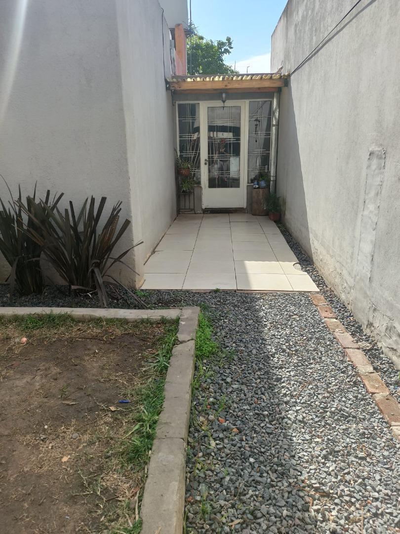 Depto Tipo Casa en Venta en Villa Luzuriaga, USD 78.000