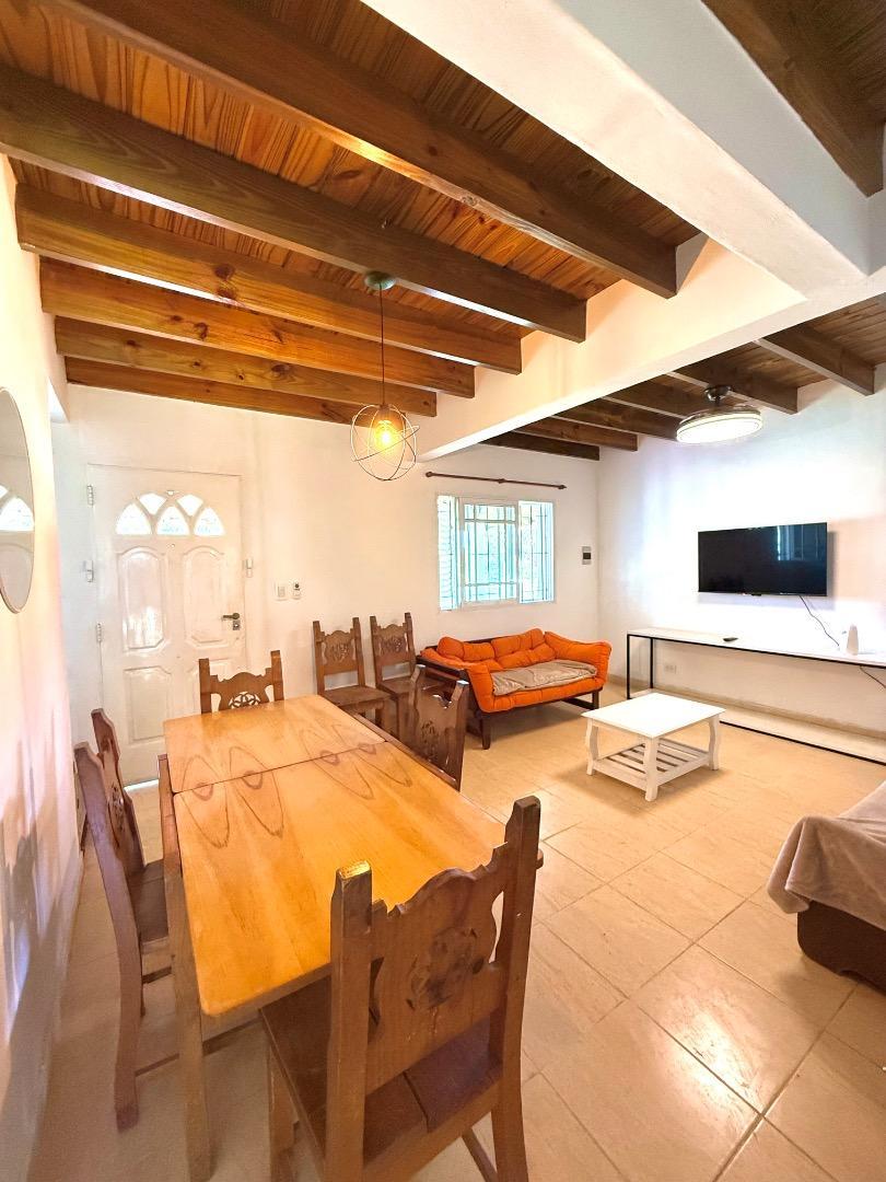 Casa en Alquiler con 1 cochera