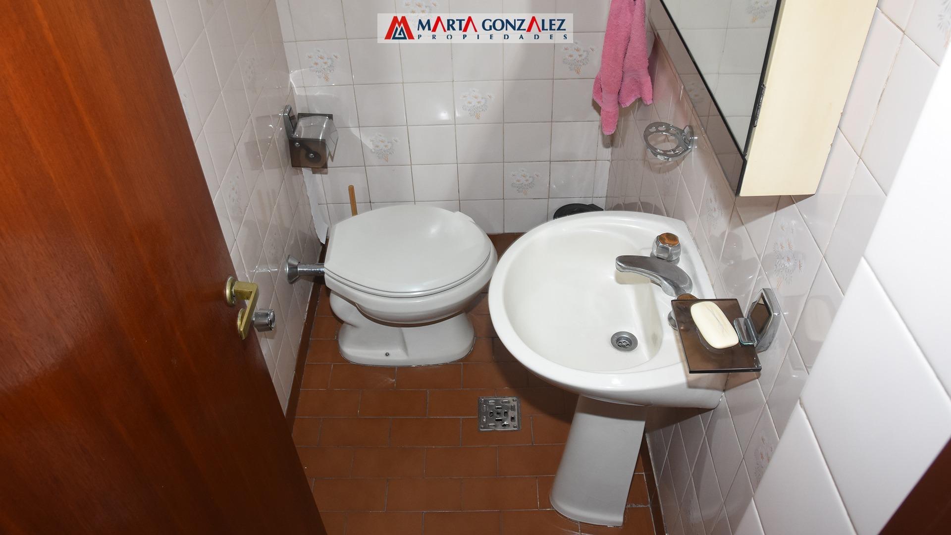 Casa 5 ambientes con 3 baños