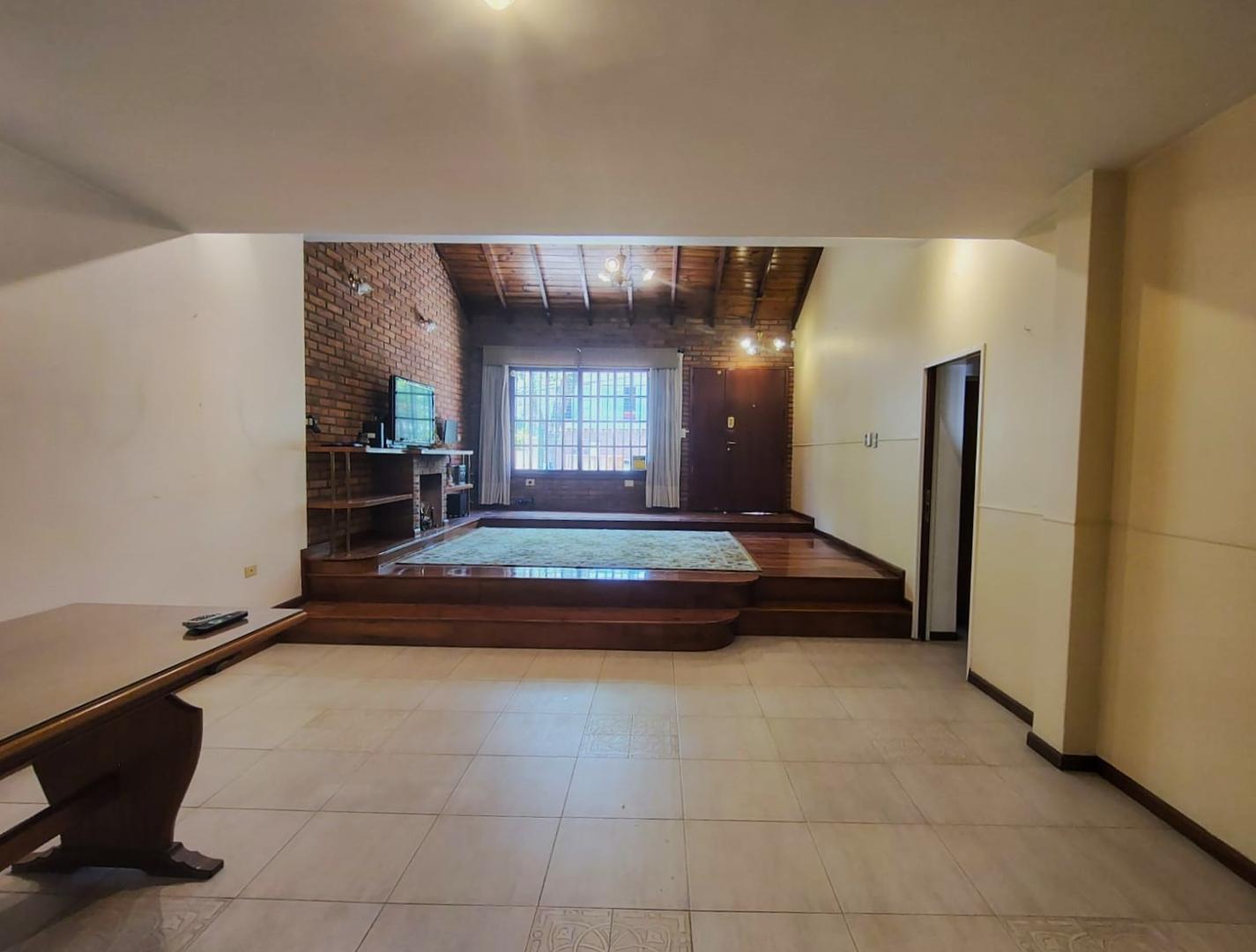 Casa 5 ambientes con 4 baños