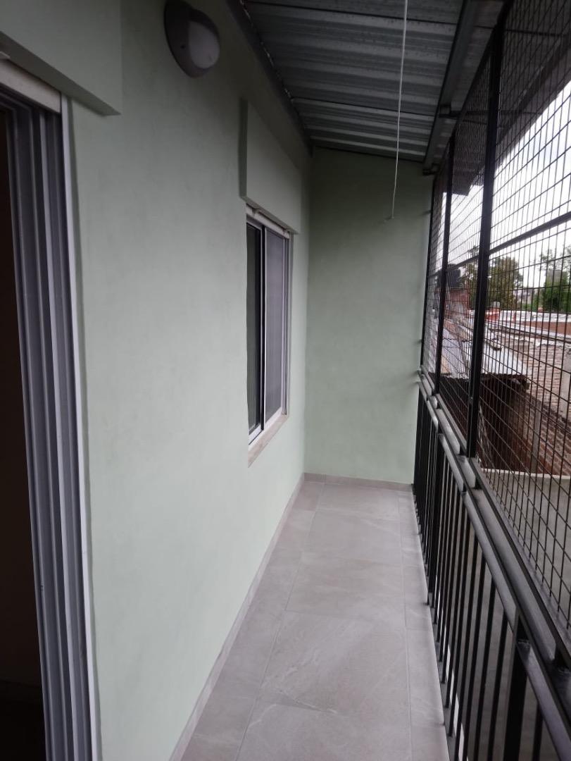 Departamento en alquiler con cochera en Luis aguilón