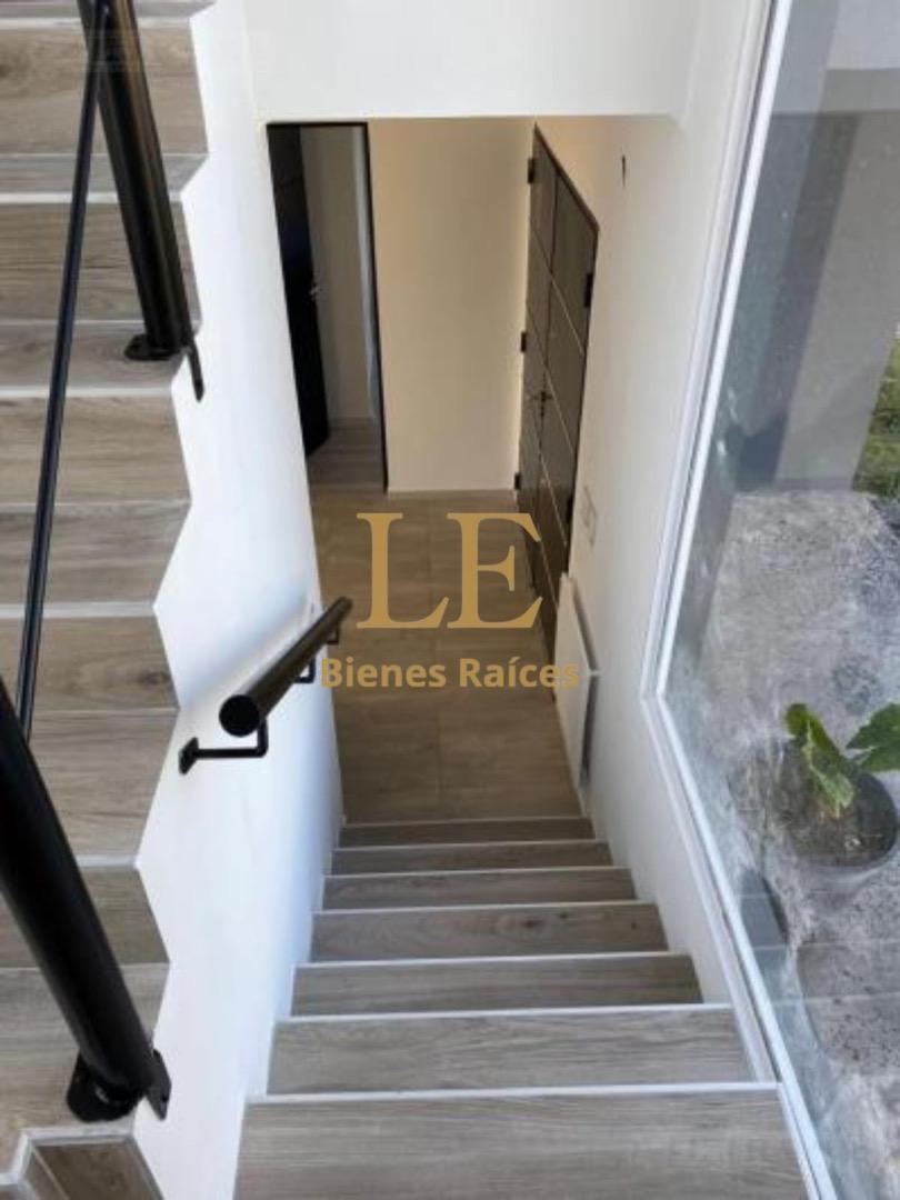 Casa en Venta con 5 cocheras