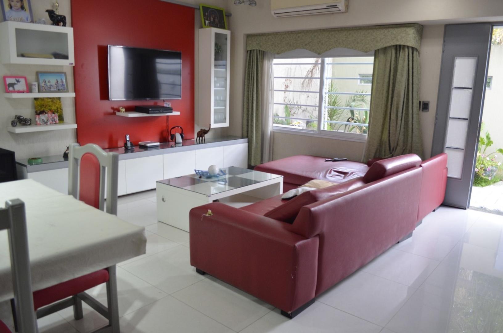 Casa en Venta con 4 cocheras