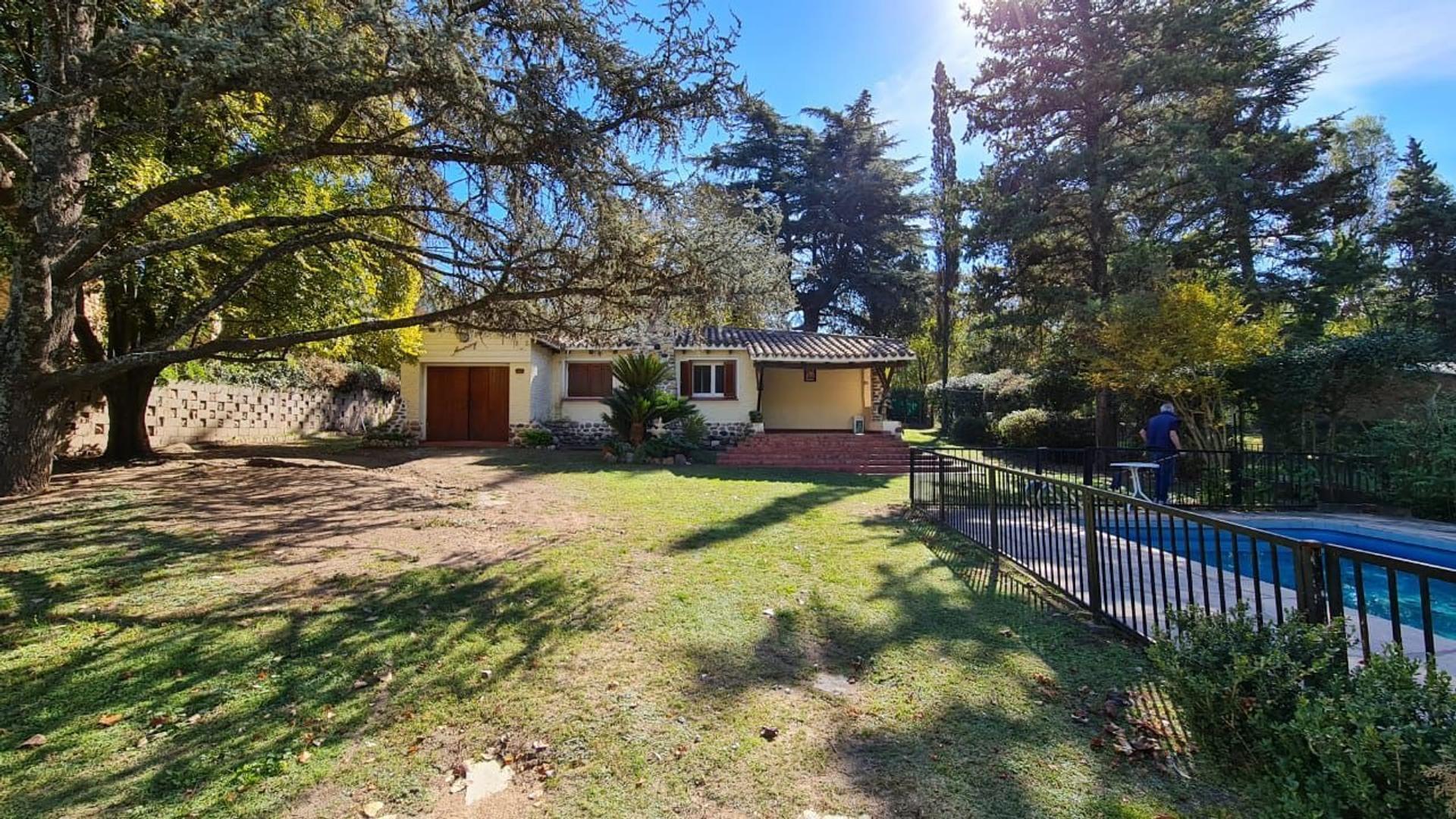 VENTA CASA 2 DORMITORIOS C/PILETA + DEPARTAMENTO TIPO DUPLEX