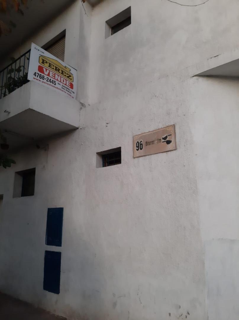 CASA    MULTIFAMILIAR  CON LOCAL