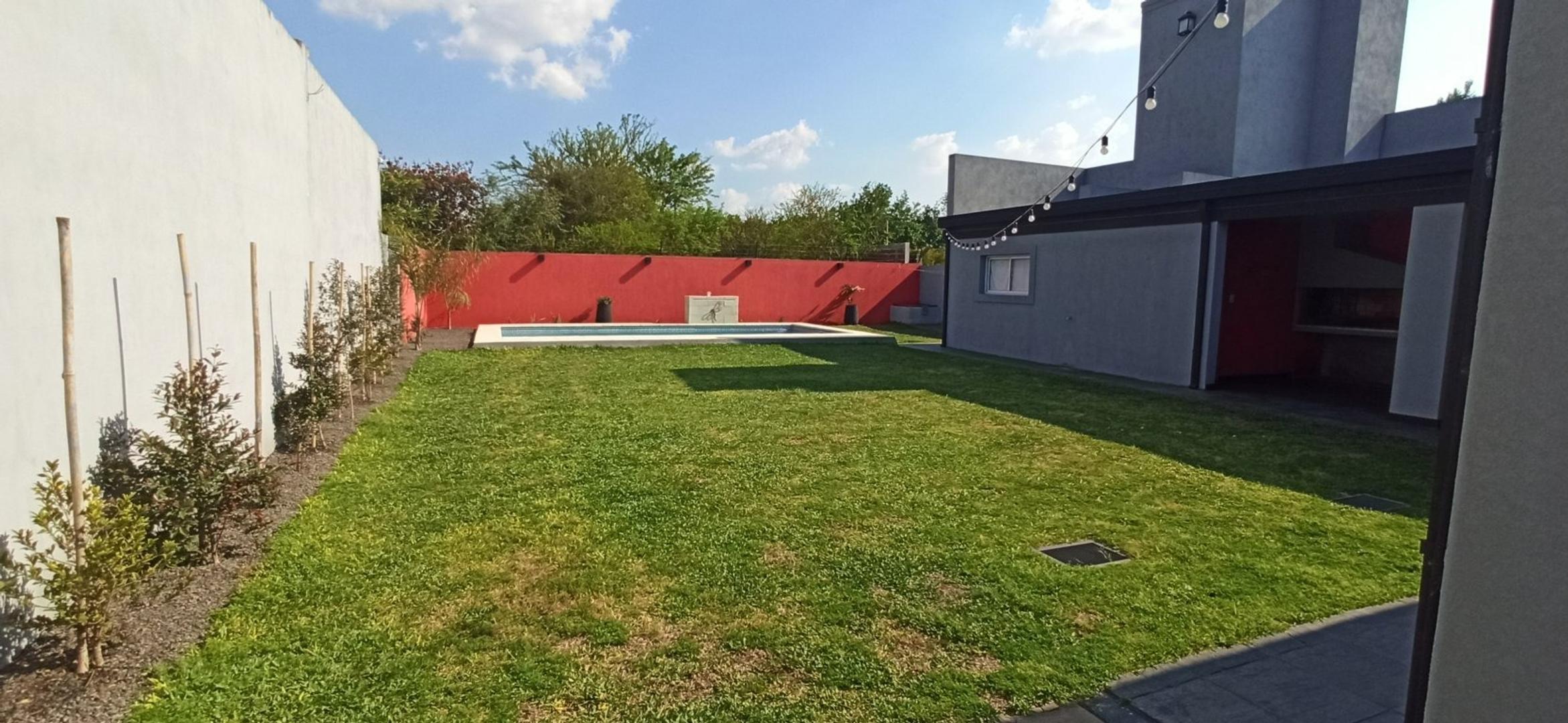 Casa en Venta con 2 cocheras