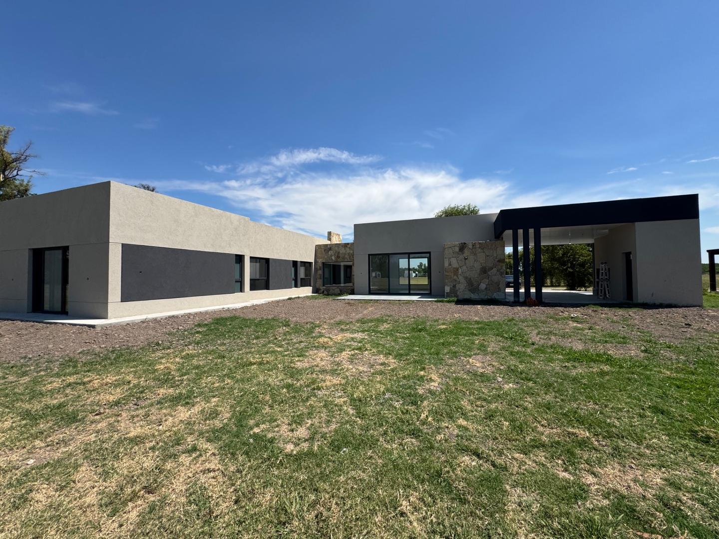 CASA EN VENTA A ESTRENAR EN LA ELINA, LUJAN