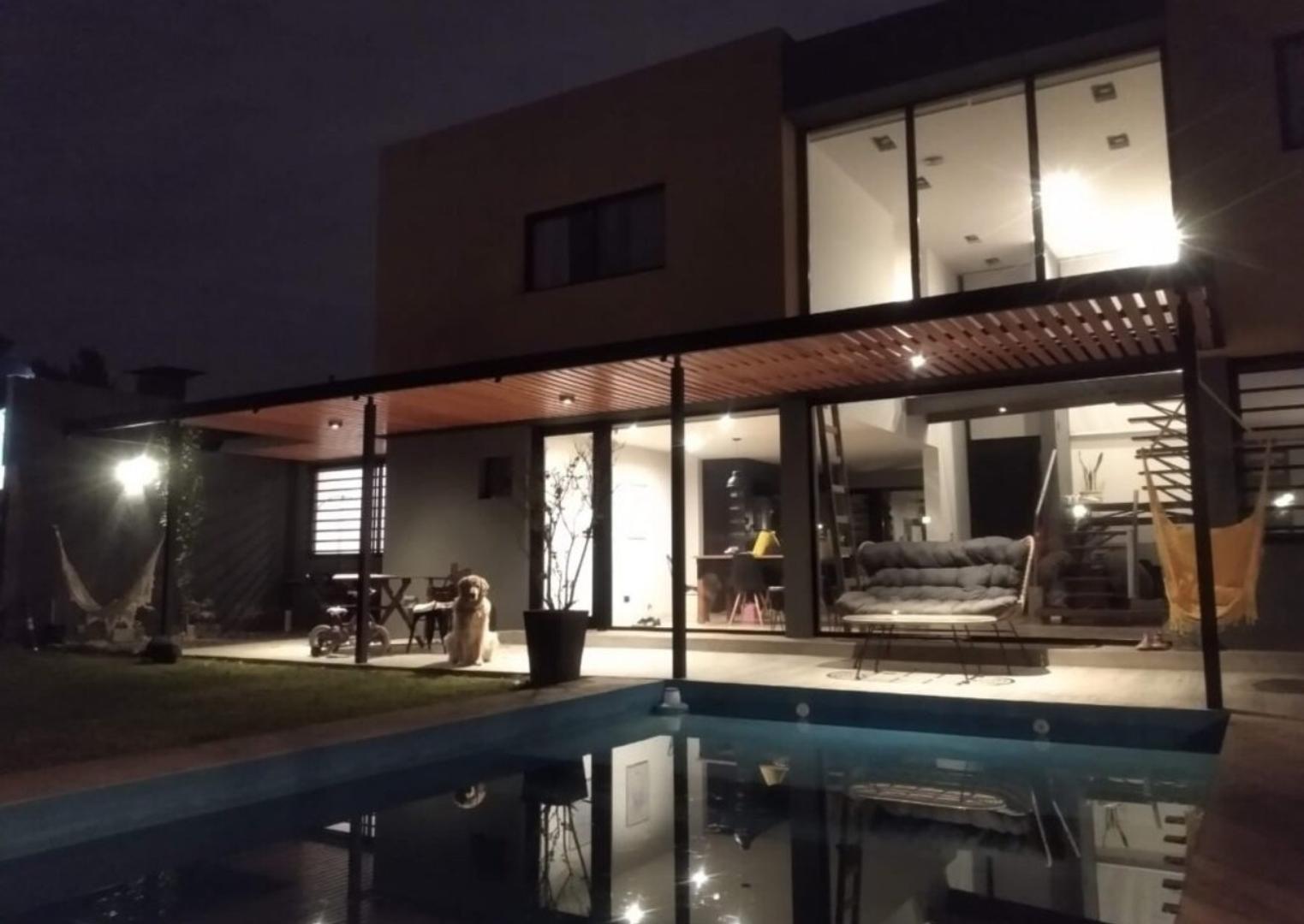 Casa 5 ambientes con 2 baños