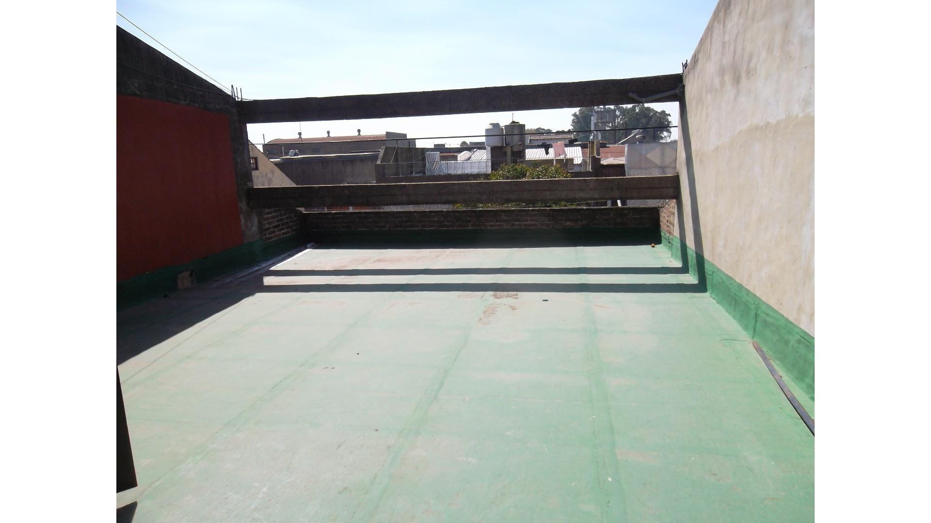 VENTA DE PH TRES AMB. CON RENTA.