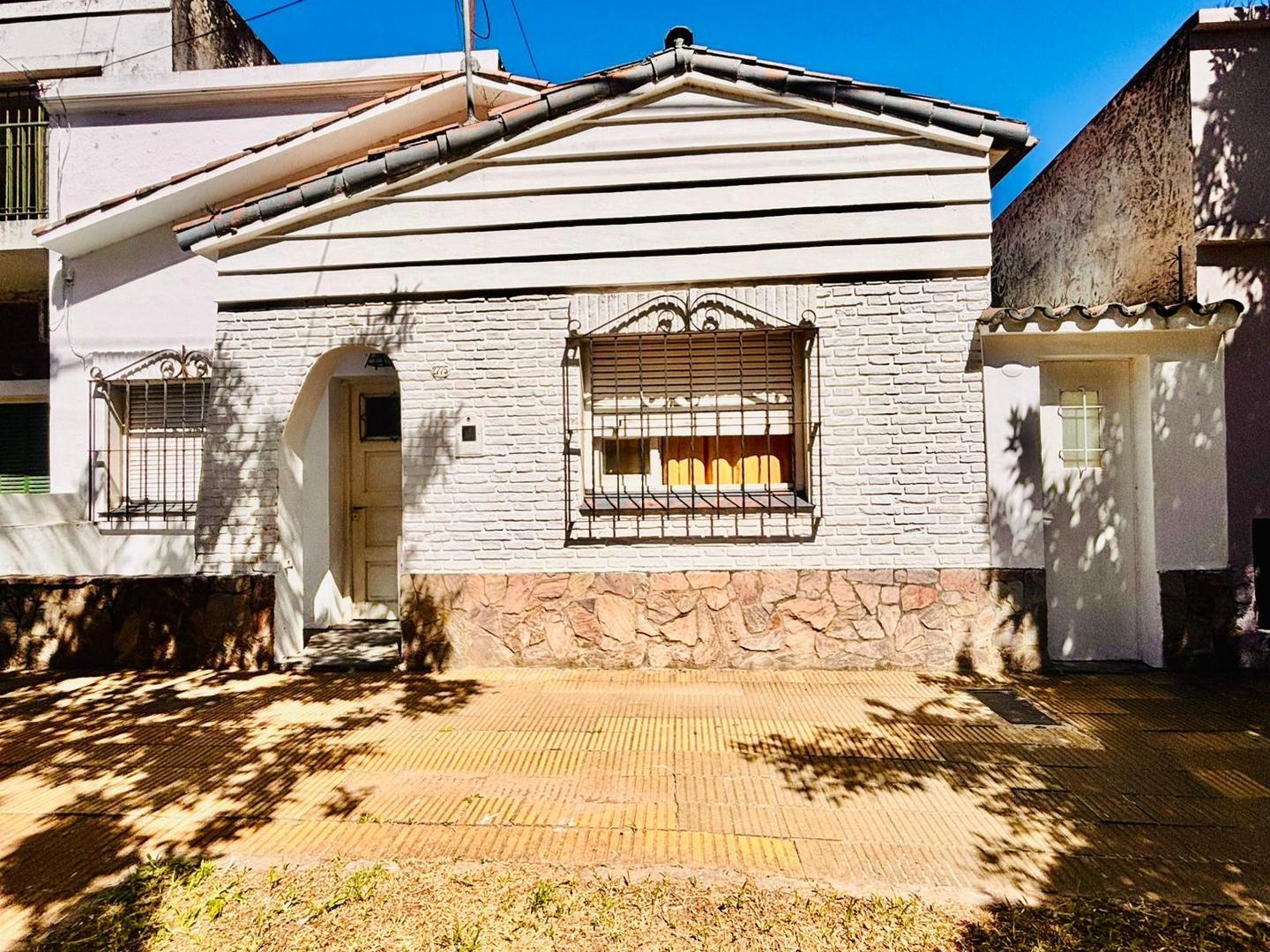 CASA 2 DORM. EN BARRIO CANDIOTI SUR