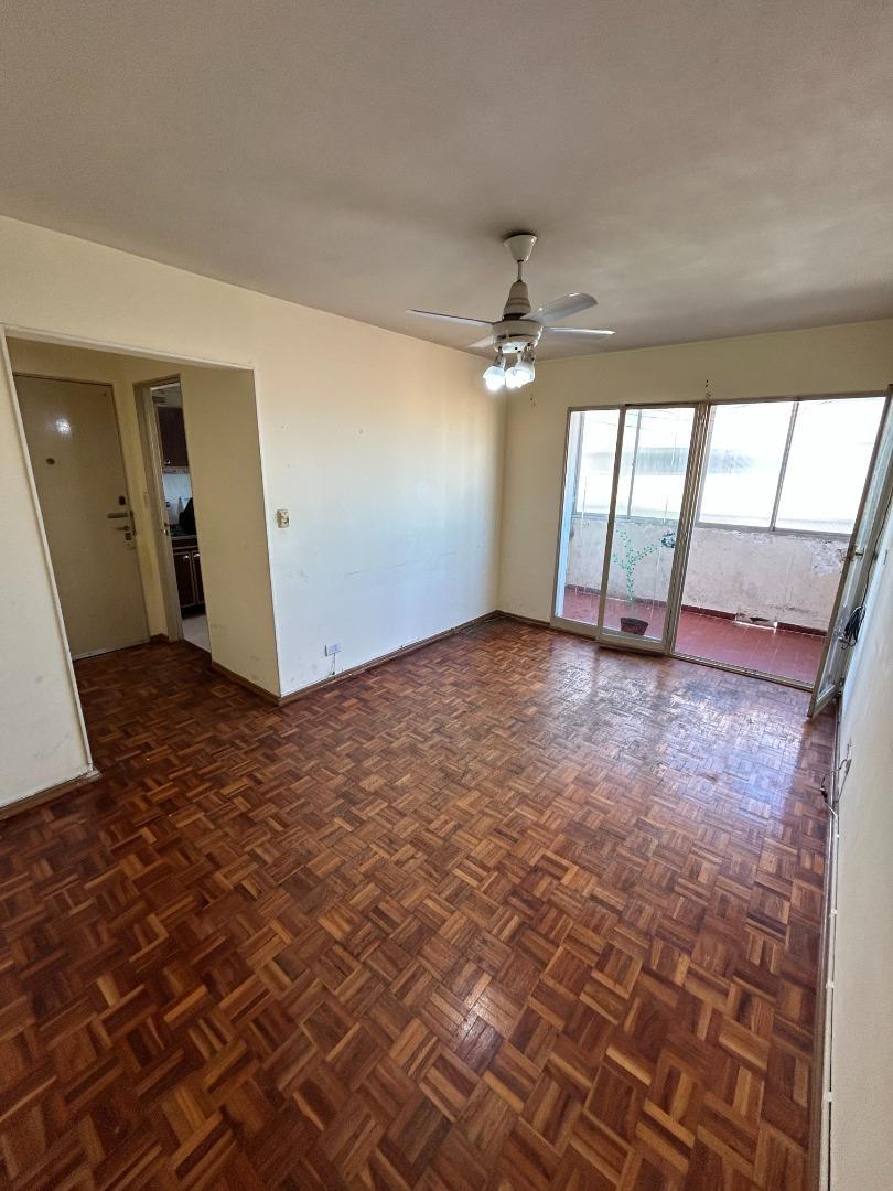 Departamento 2 ambientes amplios c/ balcón