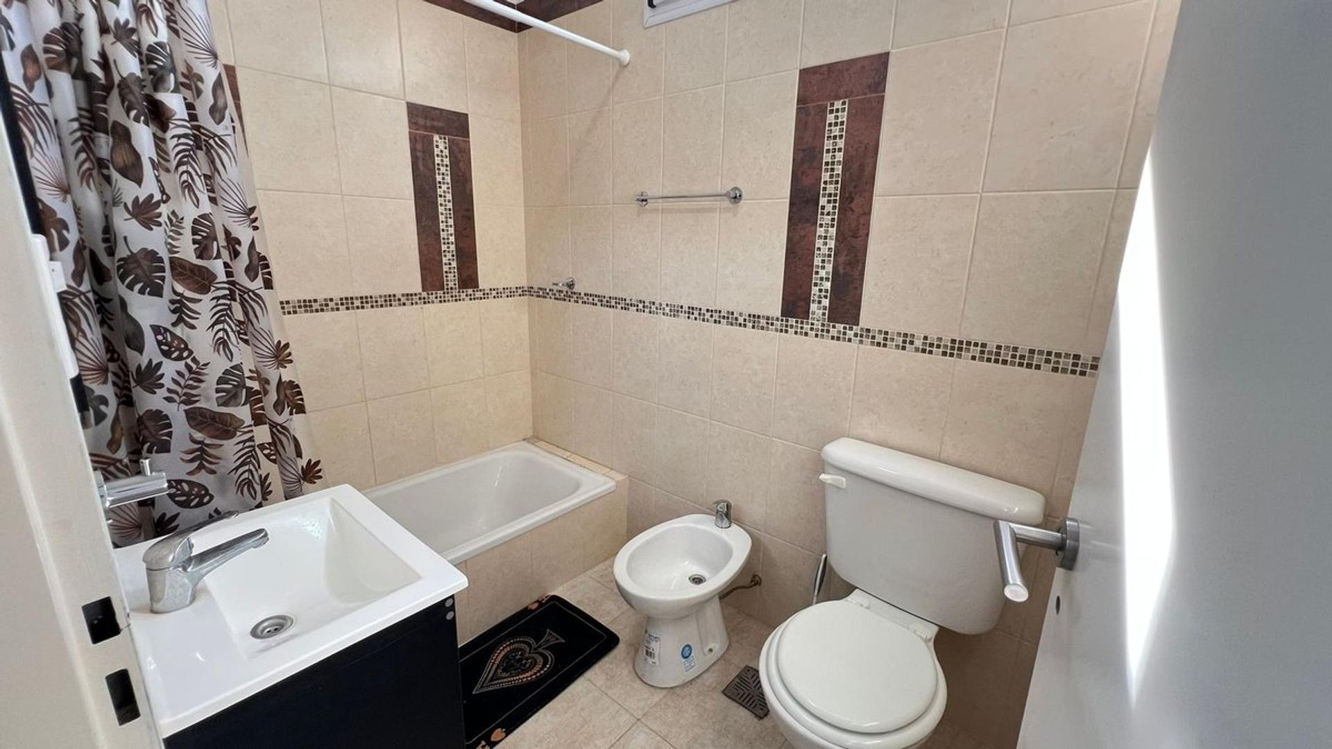 Casa en Venta en Luis Guillon, USD 67.000