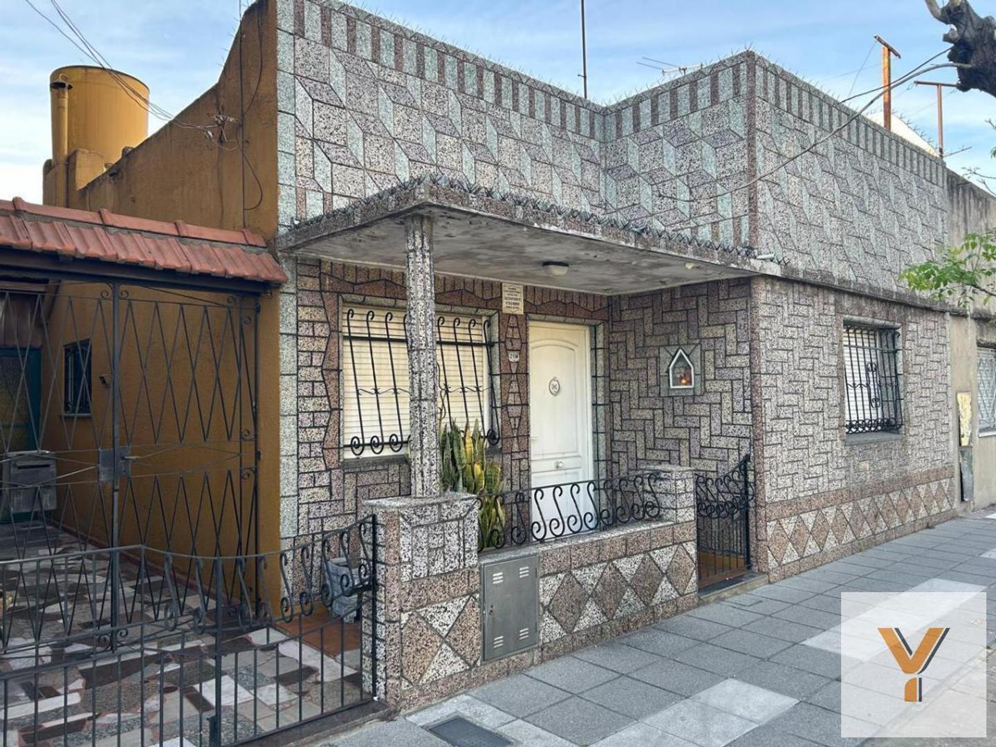Casa en venta - 2 Dormitorios 2 Baños - 160Mts2 - Avellaneda