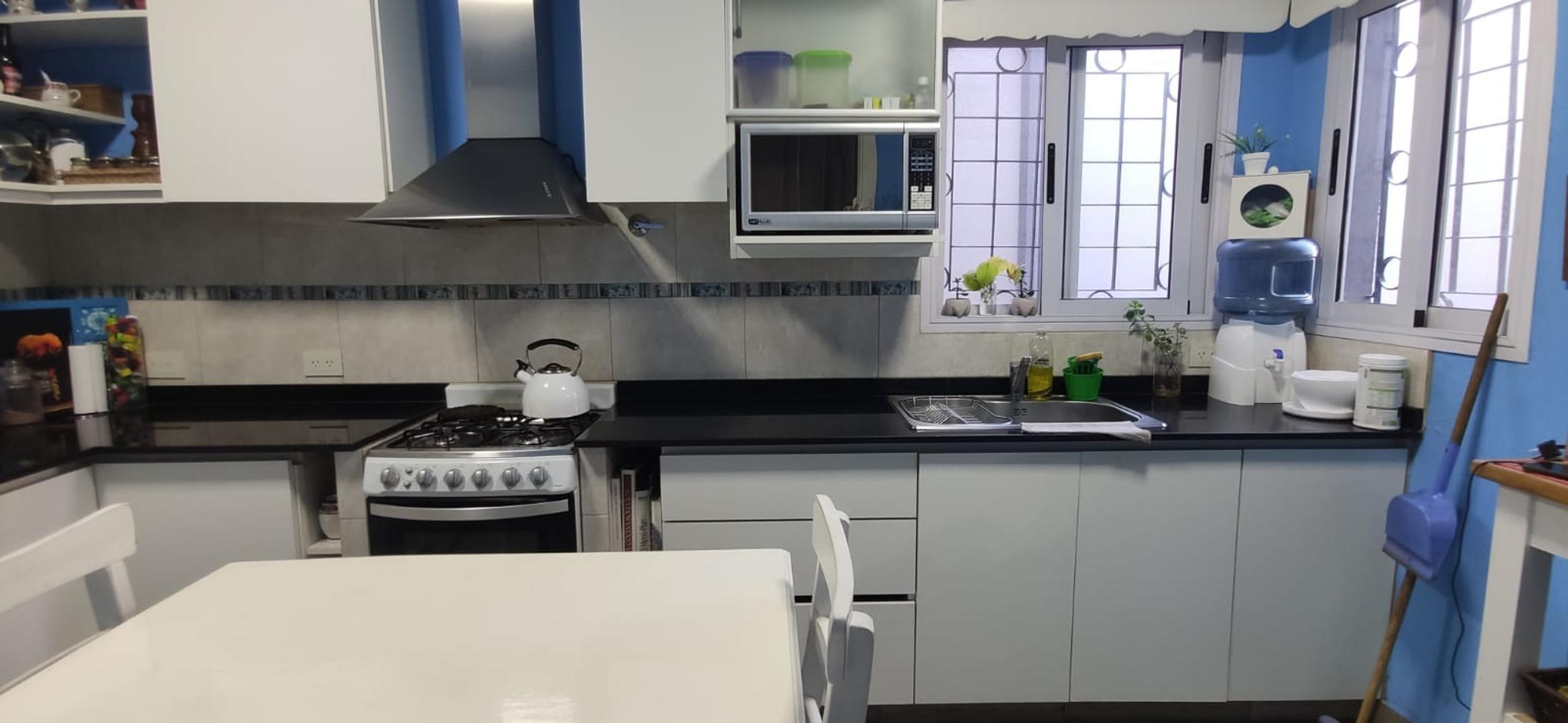 Casa 4 ambientes con 3 baños