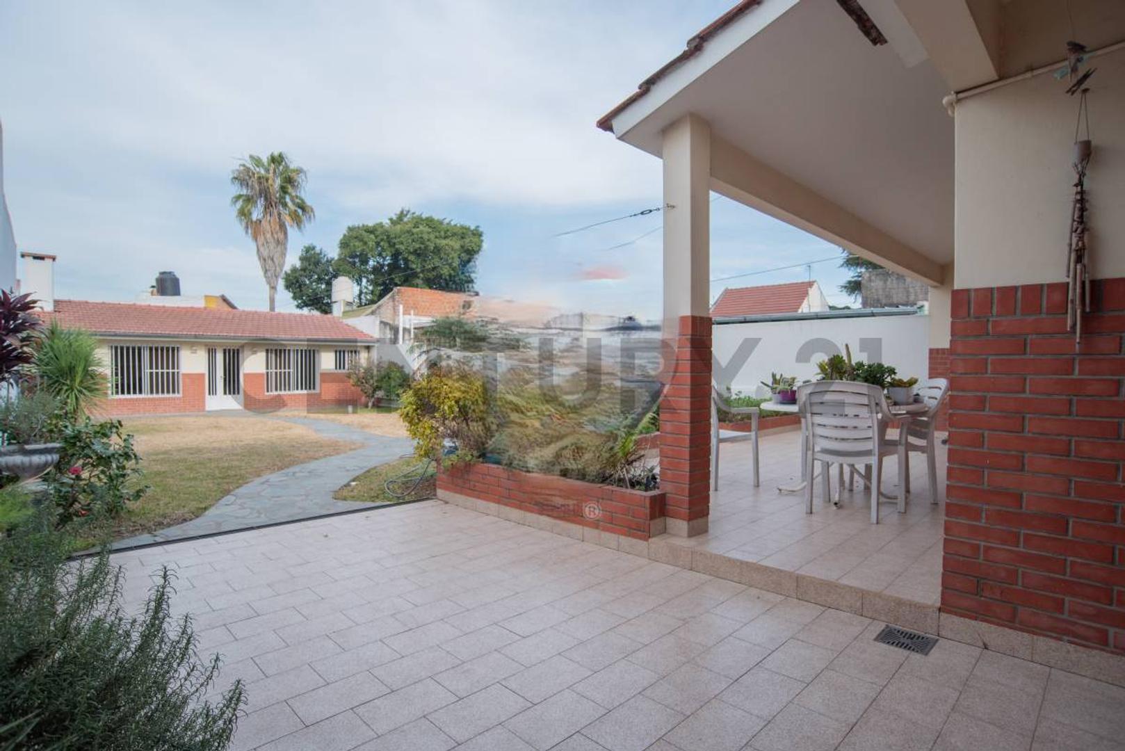 VENTA CASA 4 AMB. EN EL PALOMAR CALLE CHUBUT