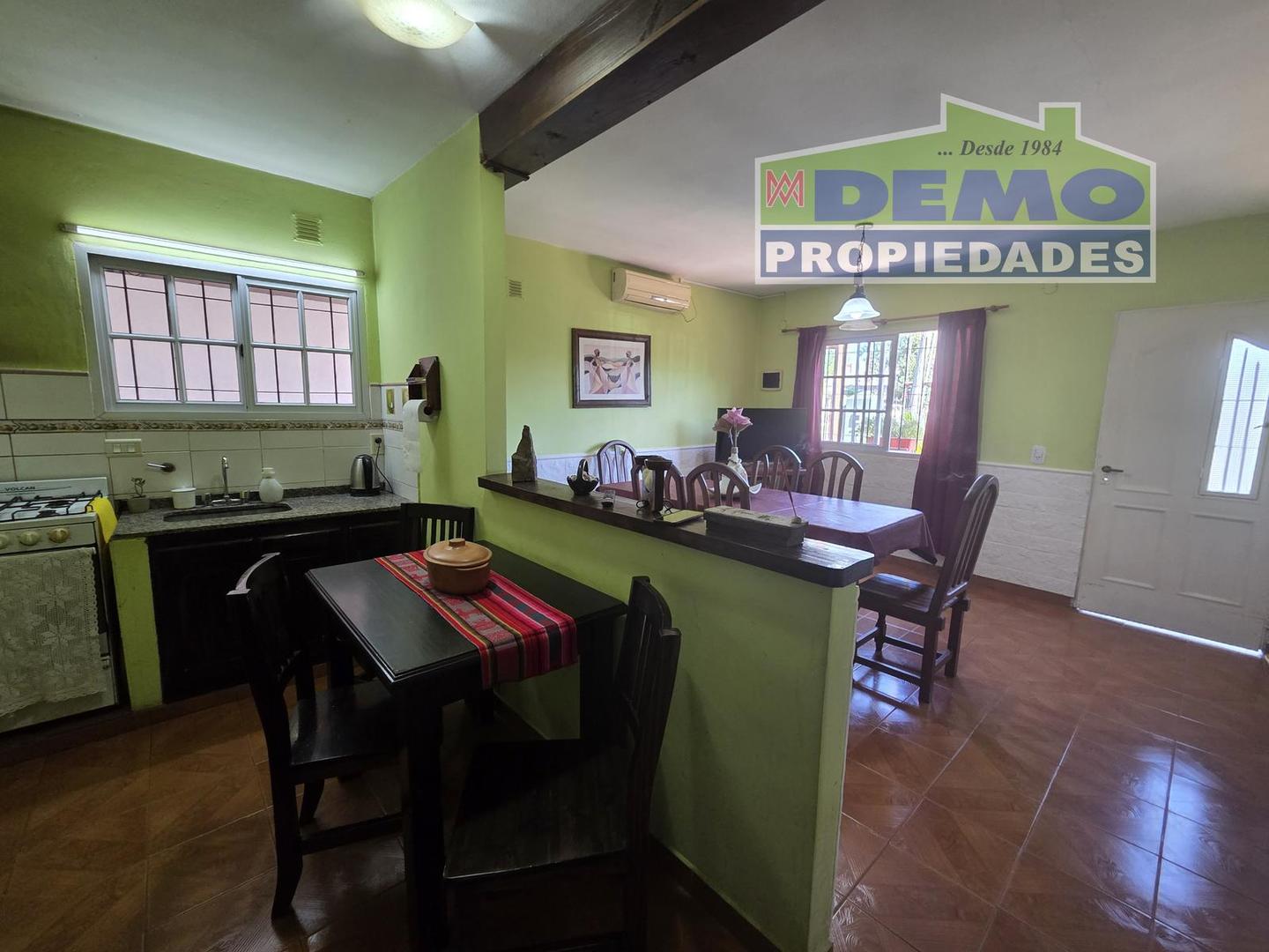 Casa 5 ambientes con 2 baños