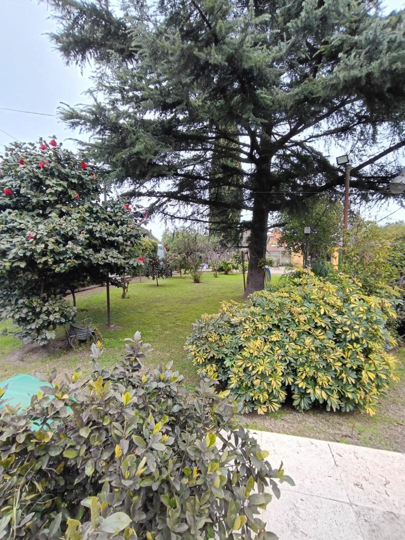 Casa en Venta con 4 cocheras