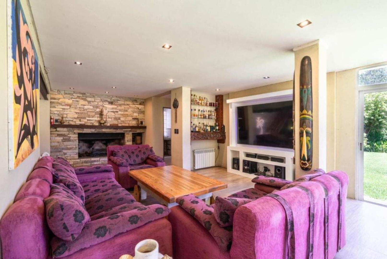 VENTA CASA +8 AMBIENTES EN NÁUTICO ESCOBAR