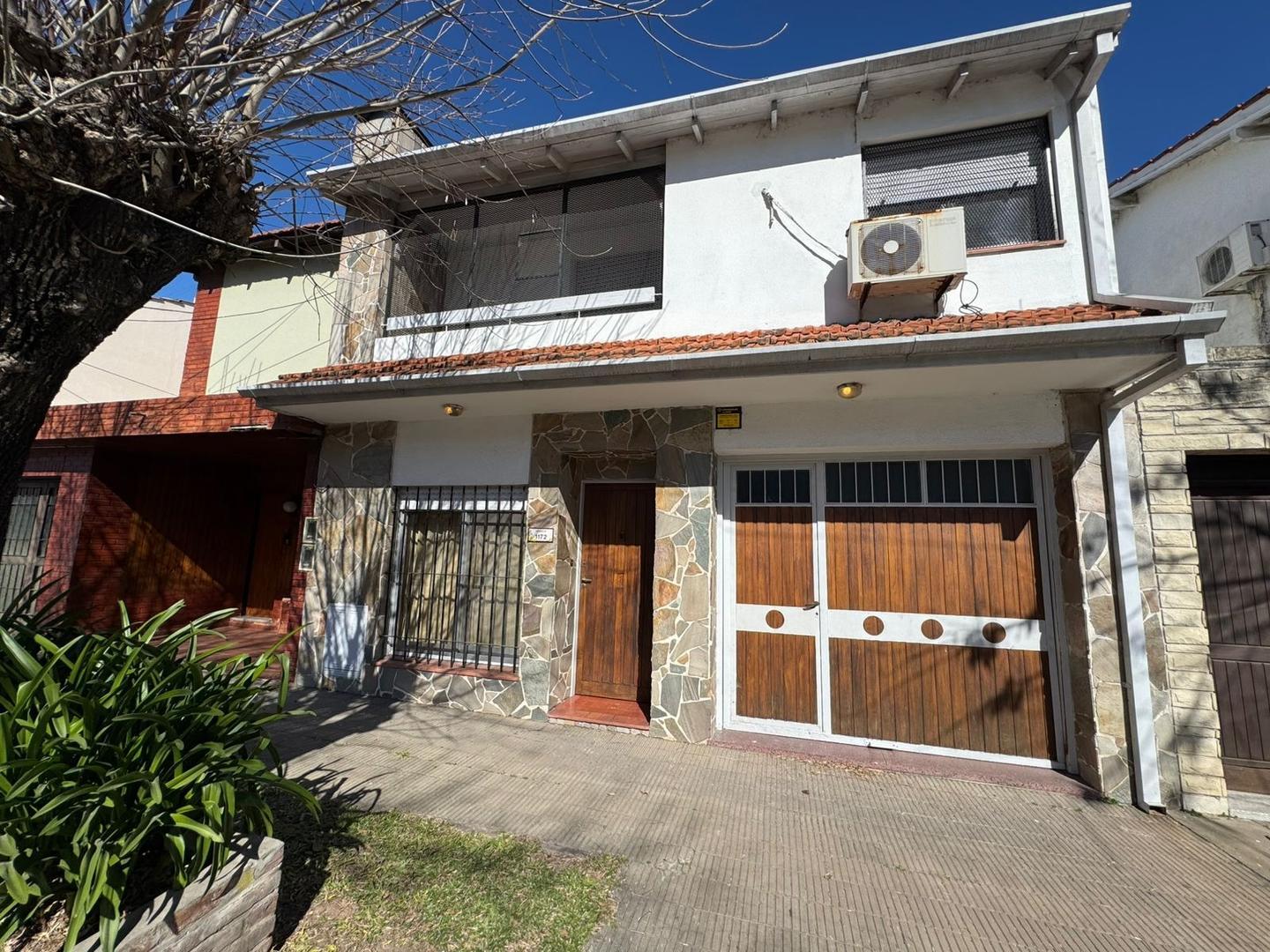 RETASADA. Casa con 3 dormitorios mas escritorio