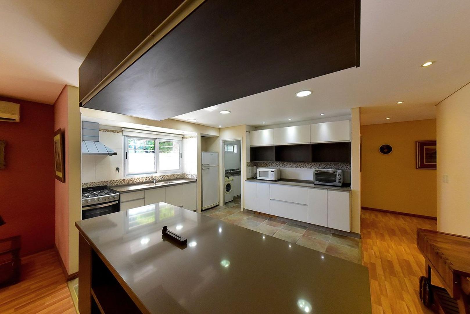 Casa en Alquiler en Ricardo Rojas, USD 2.400