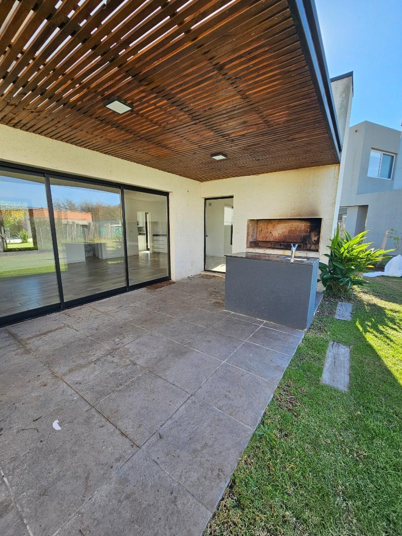 casa en una planta en Santo Tomas