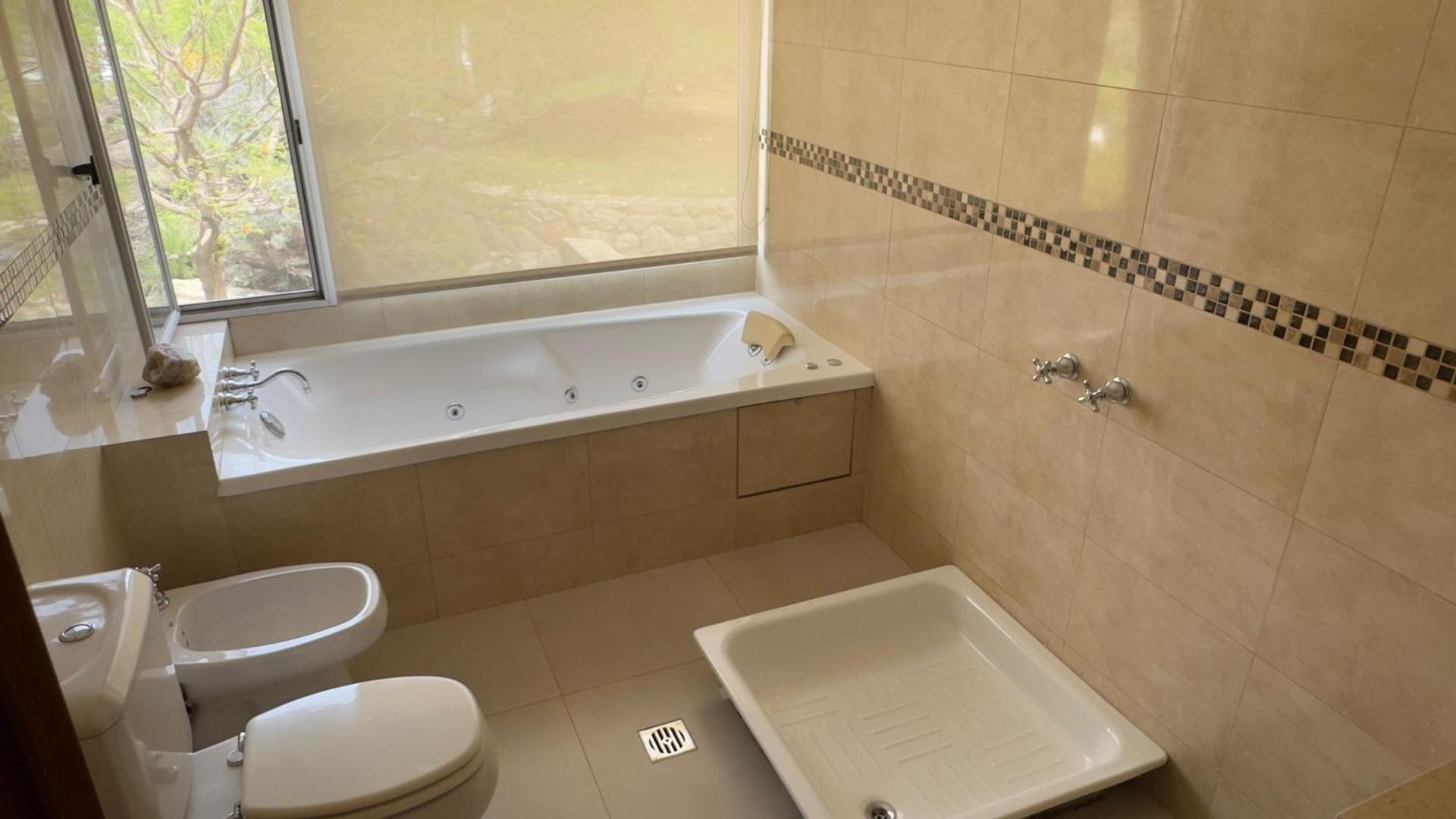 Casa en Venta en Parque Lujan, USD 115.000