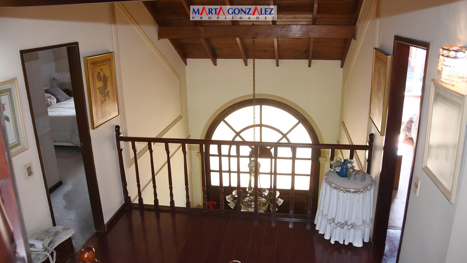 Casa en Venta con 4 cocheras