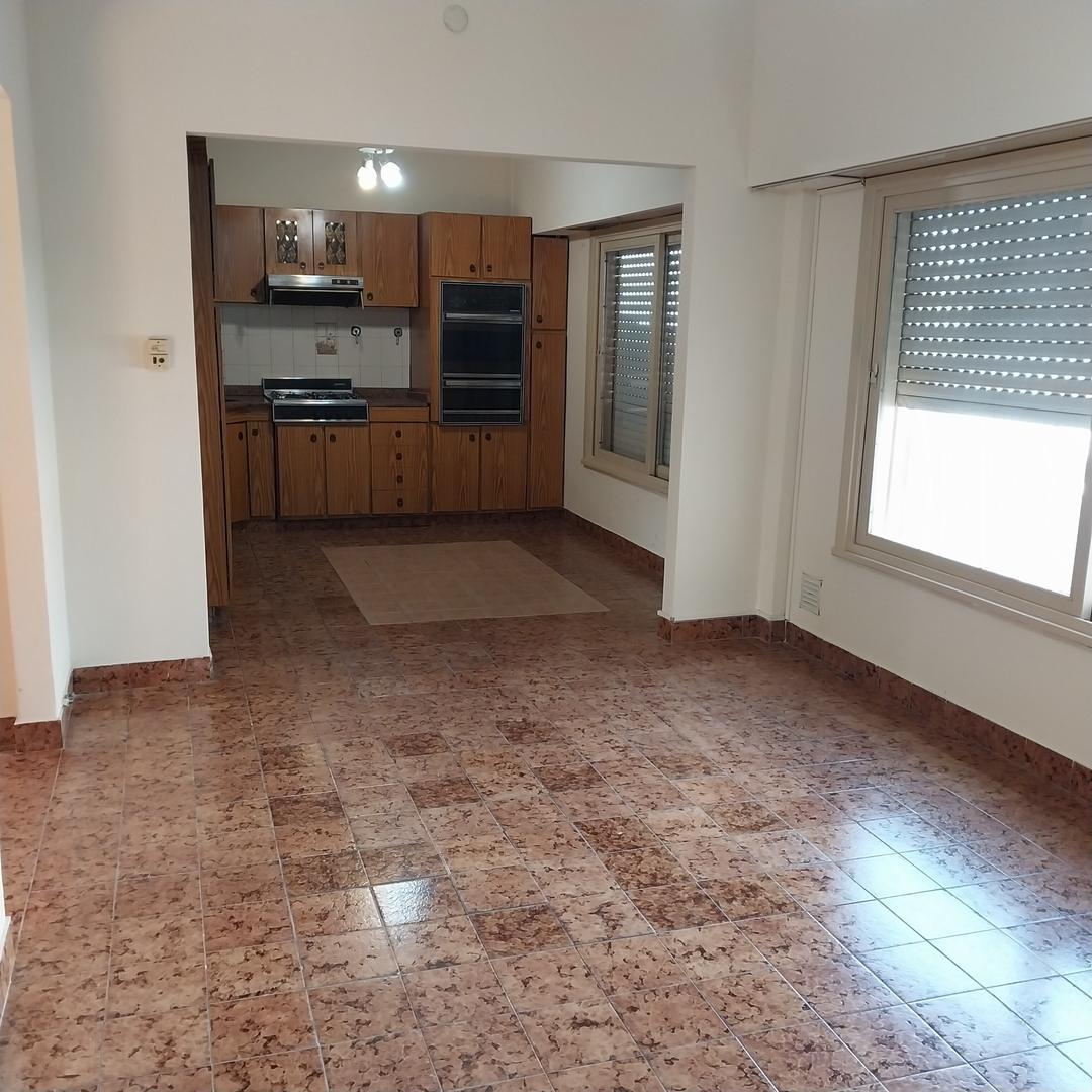 Depto Tipo Casa en Alquiler en Haedo, $ 750.000