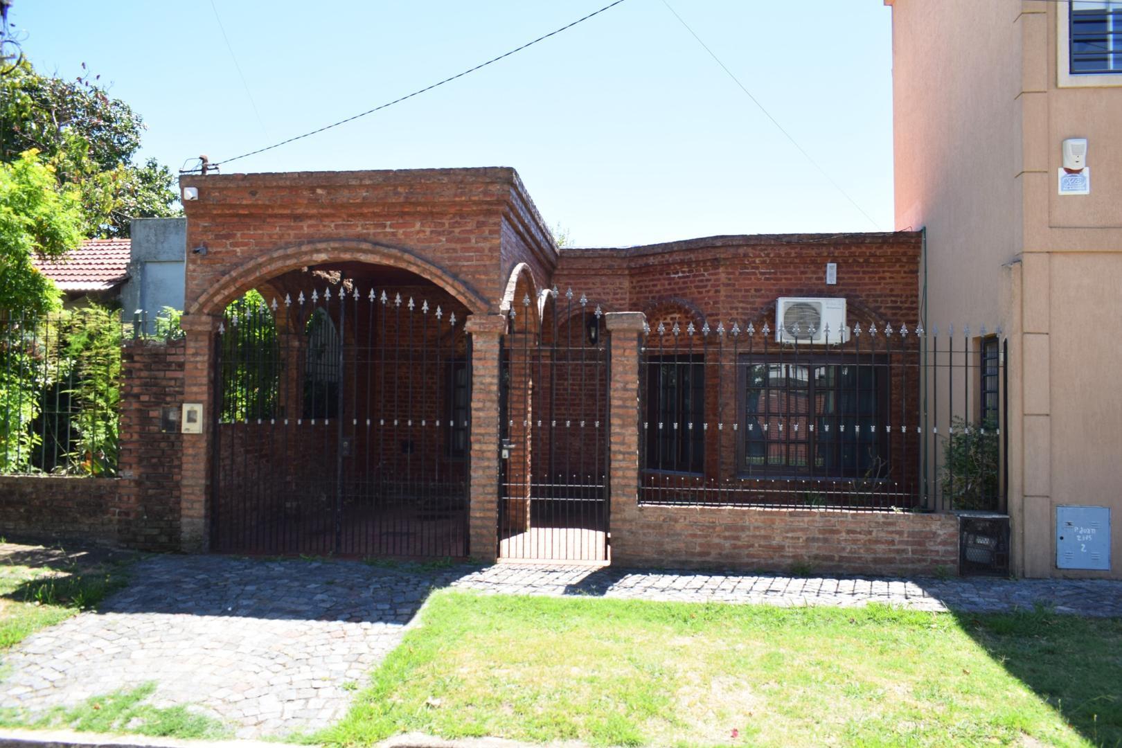 Alquiler Casa Don Bosco, 3 Amb, 2 Dorm. Baño, Patio Parrilla