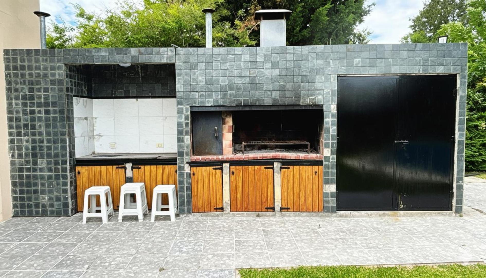 Casa en Alquiler Temporal con 3 cocheras