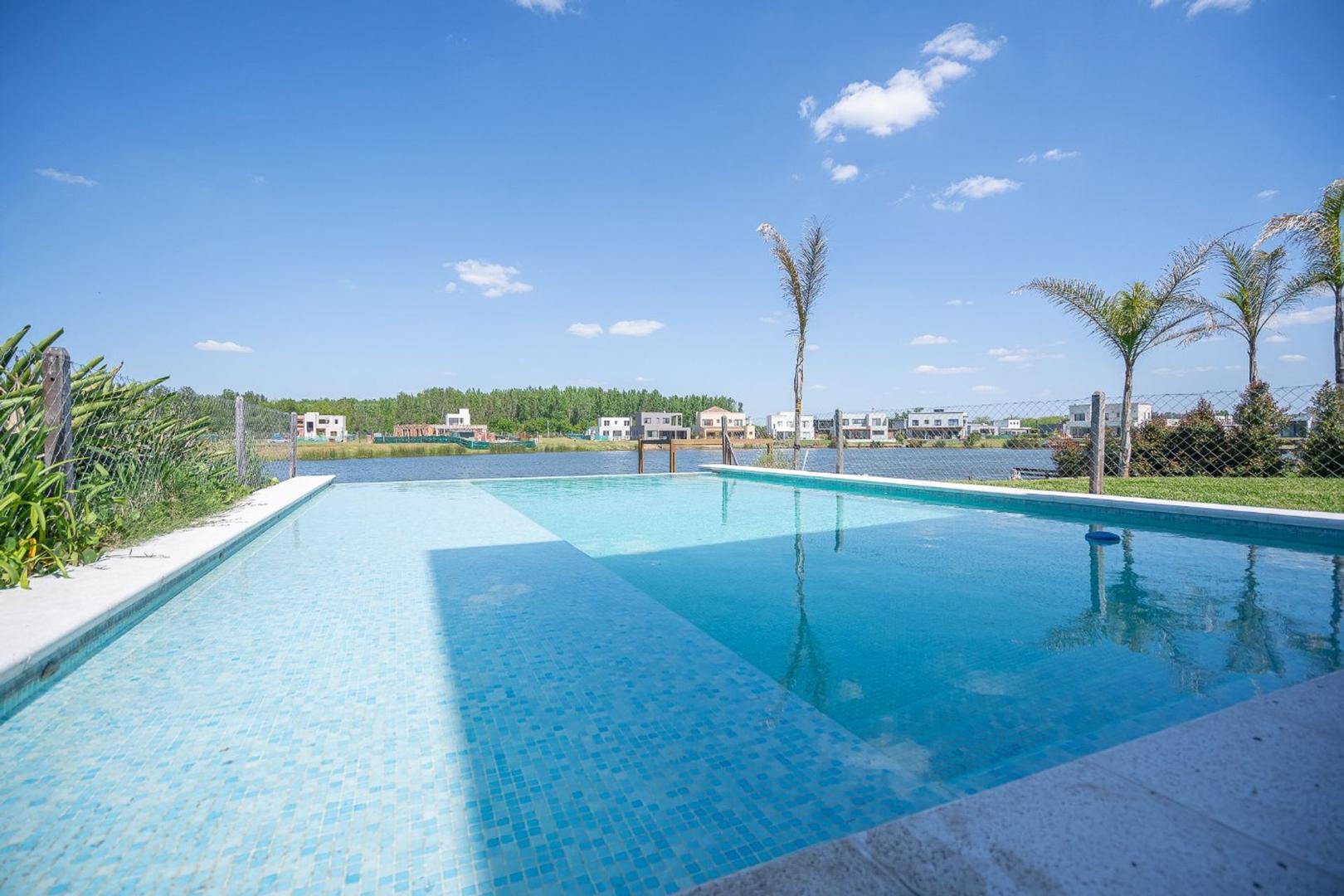 Casa 6 ambientes con 5 baños