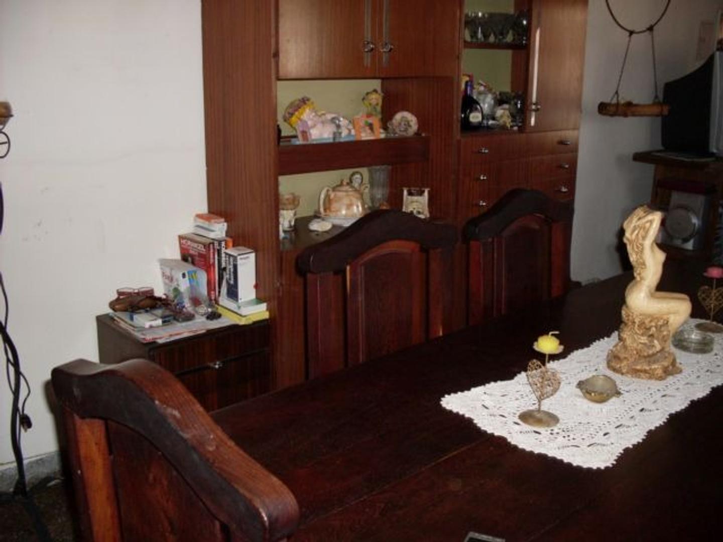 CHALET + DEPTO- GAS NATURAL - PLENO CENTRO