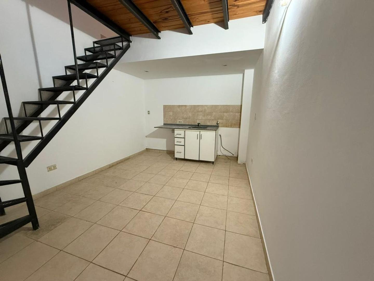 Depto Tipo Casa en Alquiler de 1 dormitorio