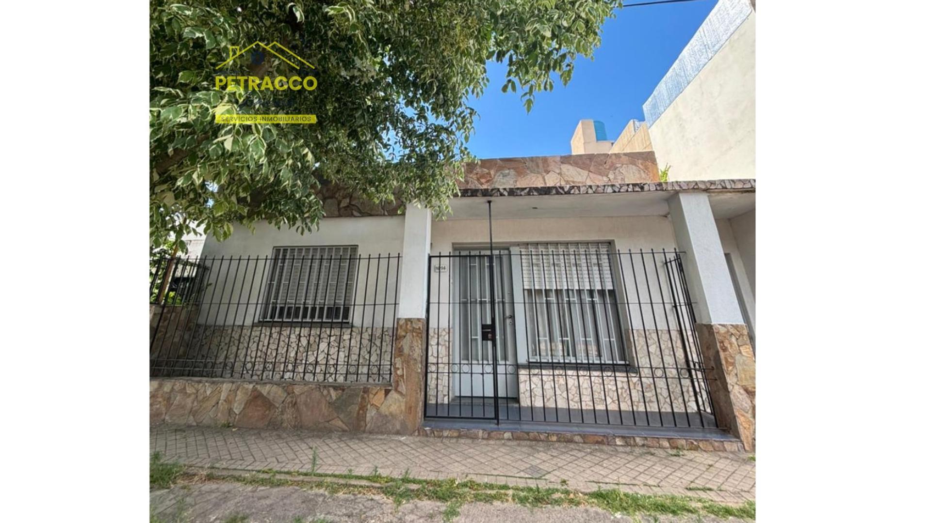 Casa el frente de 2 dormitorios en venta