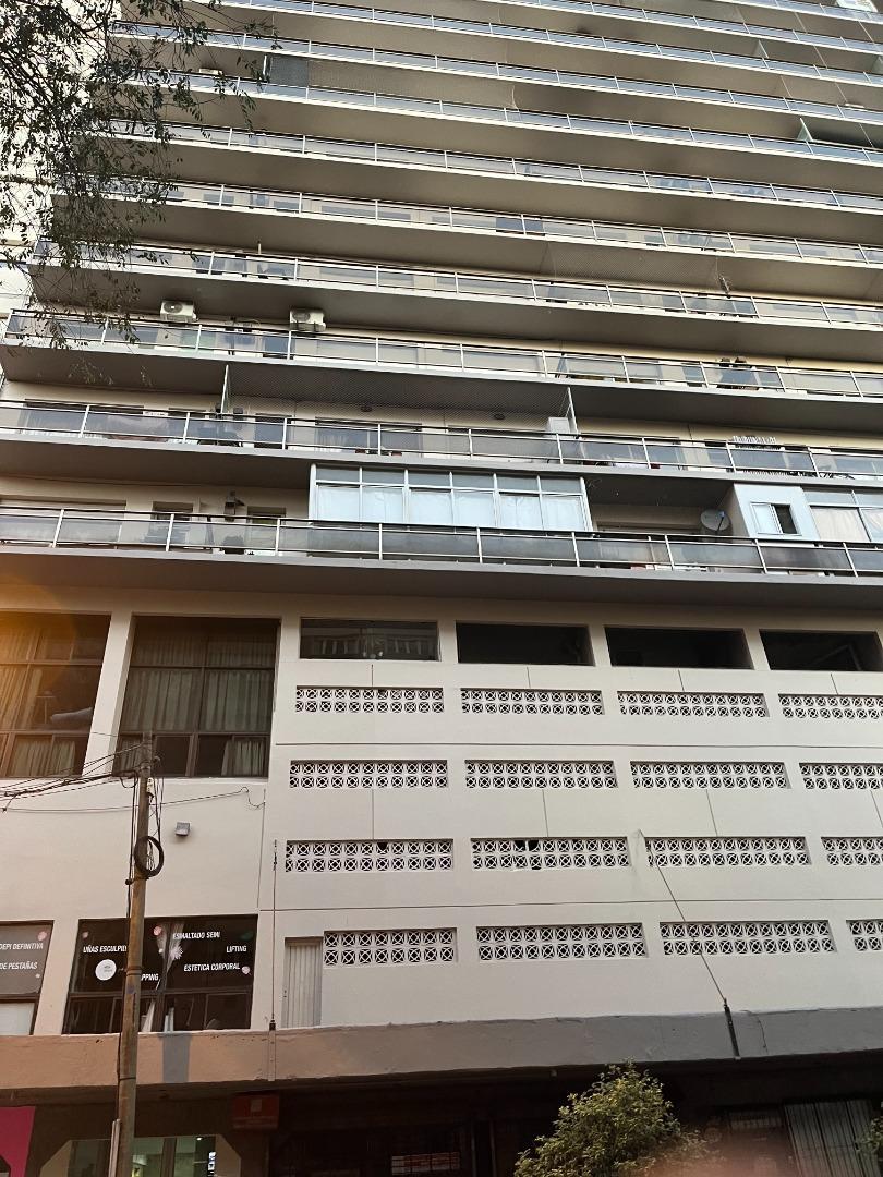 REGIO AMBIENTE AL FRENTE CON BALCON TODO A NUEVO ZONA CENTRO