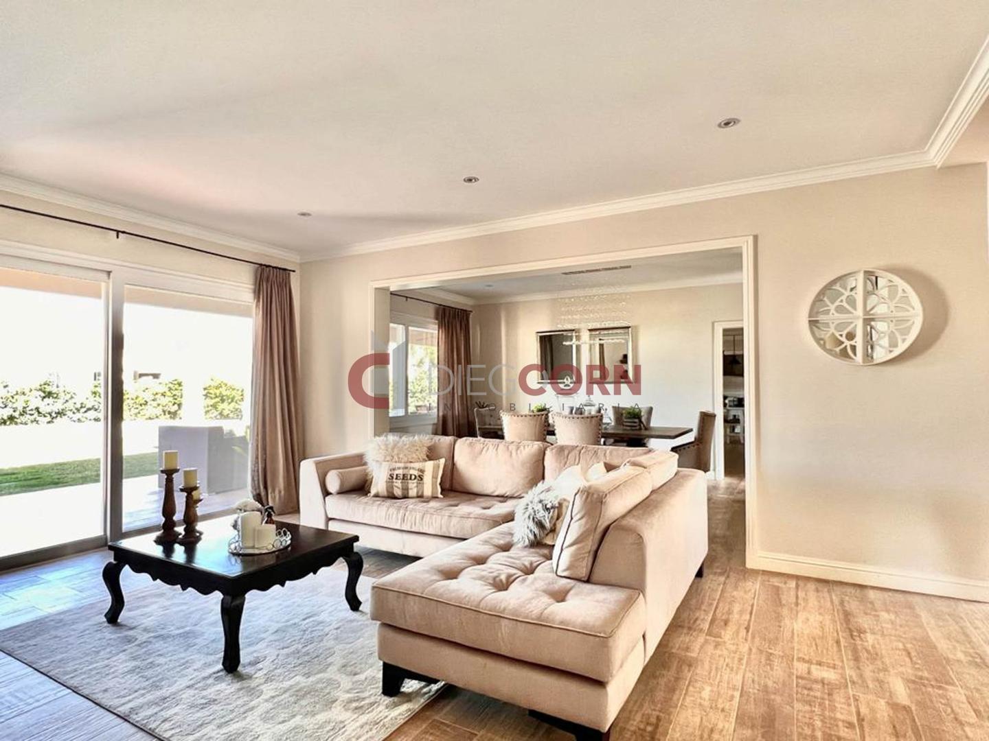 Casa en Venta con 6 cocheras