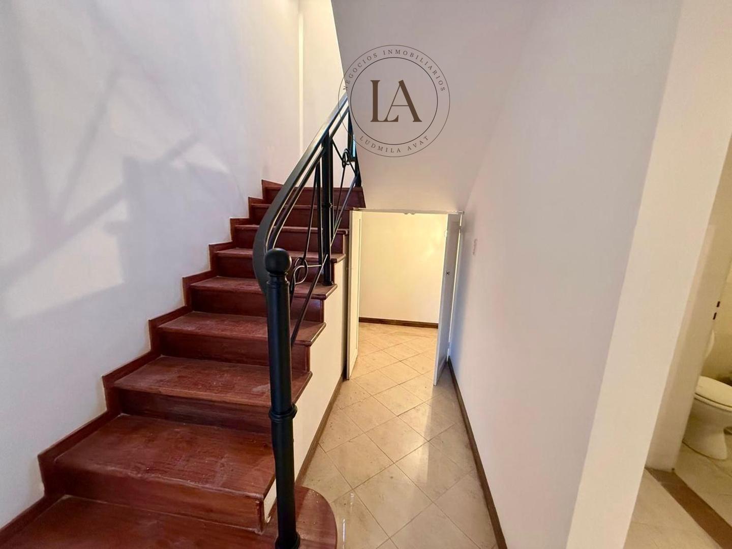 Casa en Venta con 3 cocheras