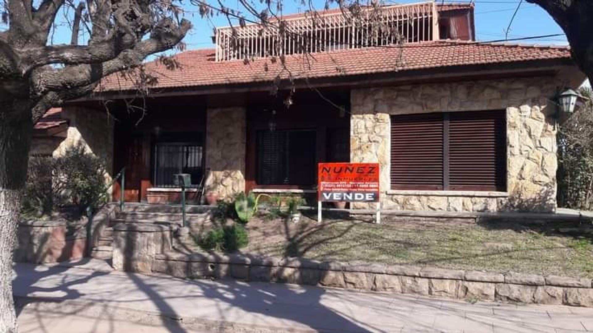 Casa 5 ambientes con 3 baños